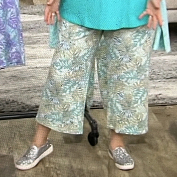 QVC Denim & Co. Active Wide Leg Crop Capri Pullon Pants L - Picture 1 of 8